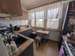 lokal mieszkalny stanowiący odrębną nieruchomość położony w Sieradzu przy ul. Łokietka 37/35