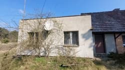 Działka 5000m2 zabudowana 2 budynkami mieszkalnymi (pustostan) i budynkiem gospodarczym - udział 1/2
