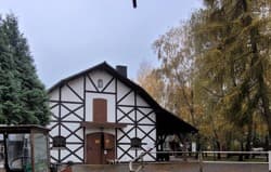Kompleks nieruchomości położonych w miejscowości Rogów przy ul. Leśnej nr KW [numer KW] oraz [numer KW].