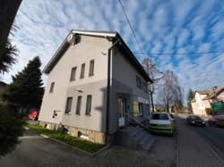 nieruchomość gruntowa o pow. 0,0931 ha, zabudowana budynkiem mieszkalnym o pow. użytkowej 254,00m2.