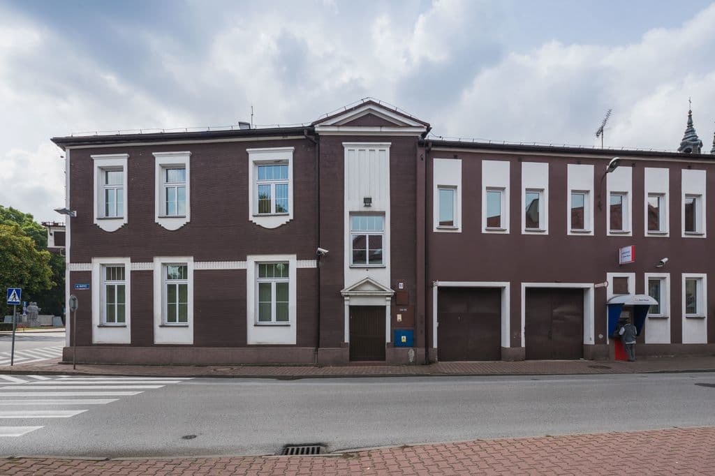 Wieluń, pl. Kazimierza Wielkiego 3 — miniatura 3