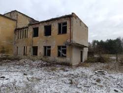 Udział wynoszący ¼ w użytkowaniu wieczystym wraz z prawem własności budynków stanowiących odrębną od gruntu własność