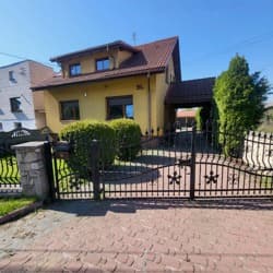 Nieruchomość gruntowa zabudowana budynkiem mieszkalnym jednorodzinnym wraz z budynkiem gospodarczym