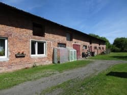 nieruchomość gruntowa zabudowana budynkiem mieszkalnym i gospodarczym (działka ozn. nr 738/2)
