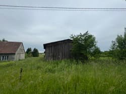 Nieruchomość gruntowa zabudowana ( zabudowa siedliskowa ).