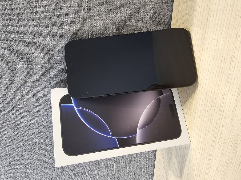 Syndyk sprzeda - smartfon iPhone Pro 16, Max 256 GB